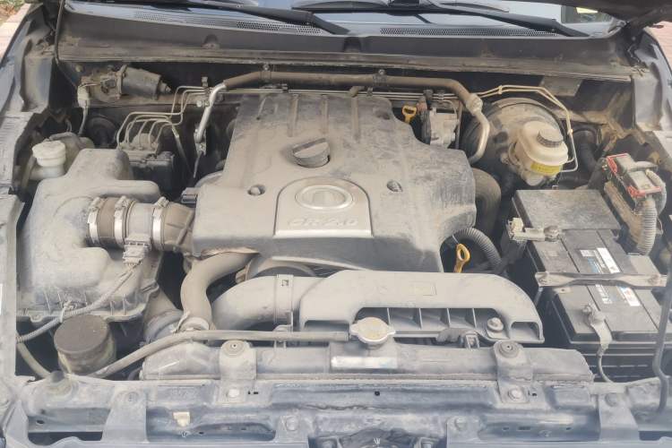 Used Haval H5 Classic 2012 European-style Version Green Silence 2.0T Automatic 2WD Luxury Model Engine Bay