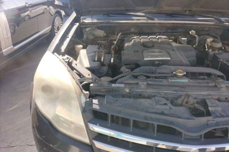 Used Haval H5 Classic 2012 ZhiZun Edition Green Silence 2.0T Automatic Two-Wheel Drive Comfortable Model Engine Bay Right