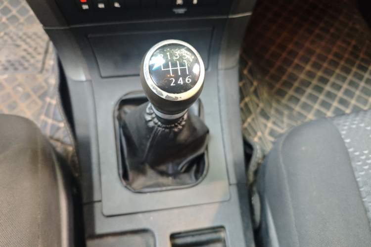 Used Haval H5 Classic 2012 ZhiZun Edition Green & Quiet 2.0T Manual 4x4 Comfort Model Gear Lever