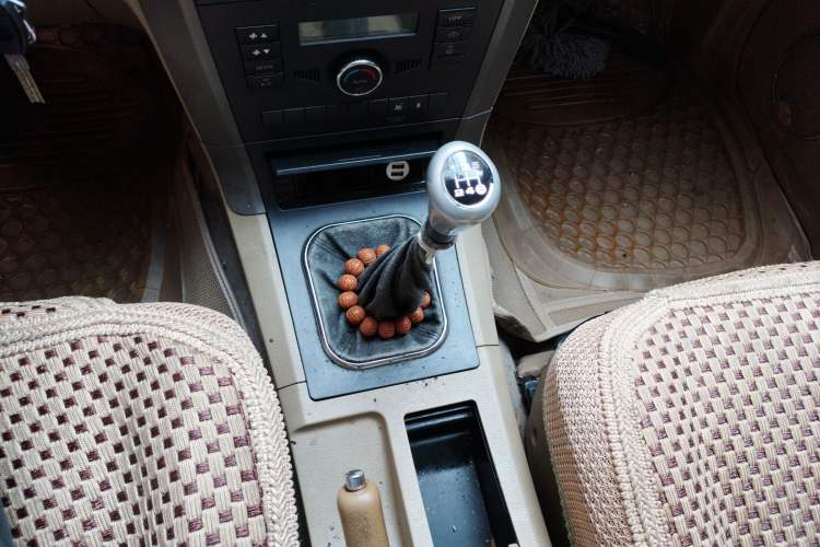 Used Haval H5 Classic 2012 European-style Edition 2.0L Two-Wheel Drive Luxury Model Gear Lever