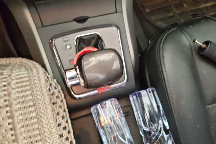 Used Haval H5 Classic 2012 European-style Version Green Silence 2.0T Automatic 2WD Comfort Model Gear Lever