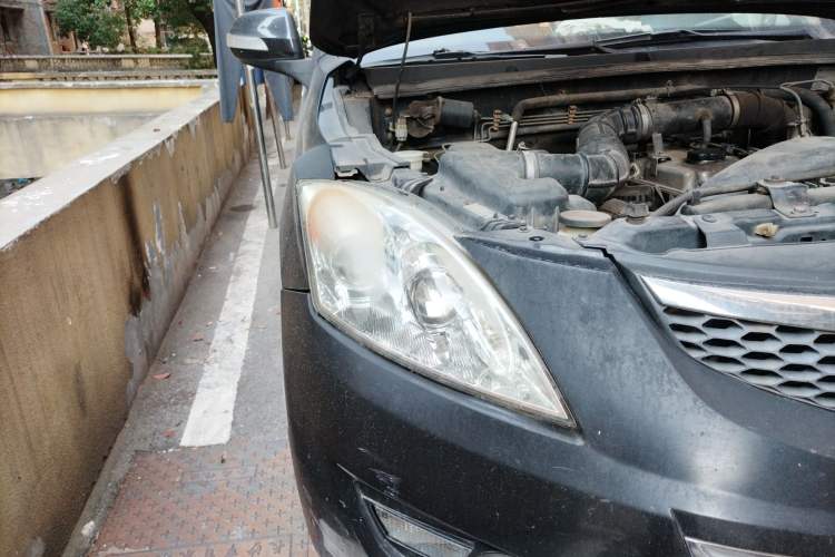 Used Haval H5 Classic 2012 European-style Edition 2.0L Two-Wheel Drive Luxury Model Right Front Headlight