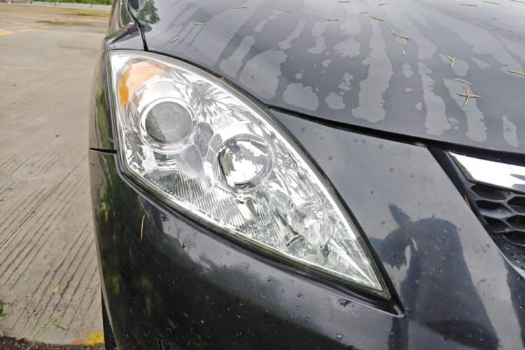 Used Haval H5 Classic 2012 European-style Edition Green Silence 2.0T Automatic All-Wheel Drive Ultra-Luxury Model Right Front Headlight