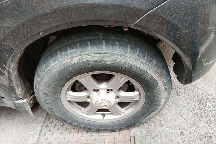 Used Haval H5 Classic 2012 European-style Edition 2.0L Two-Wheel Drive Luxury Model Right Front Wheel Hub