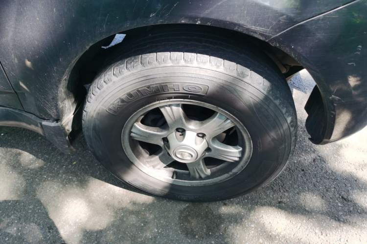 Used Haval H5 Classic 2012 European-style 2.0L Two-Wheel Drive Elite Model Right Front Wheel Hub