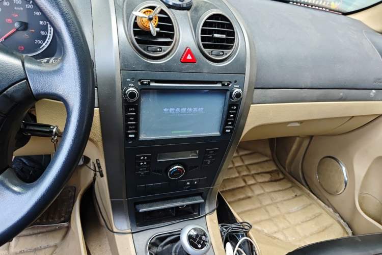 Used Haval H5 Classic 2012 European-style Edition 2.0L Two-Wheel Drive Luxury Model Audio And AC Panel