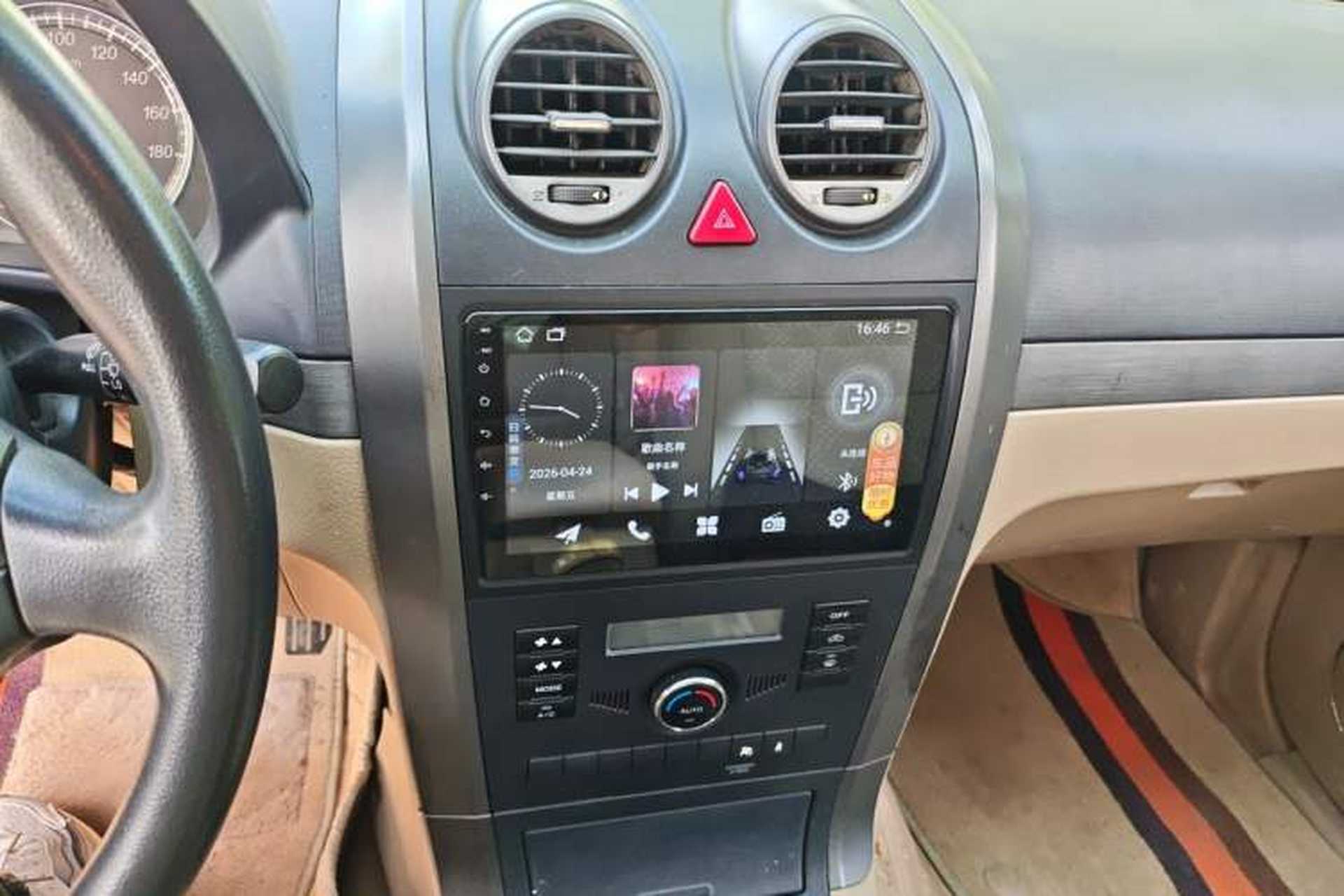 Used Haval H5 Classic 2012 European-style Edition 2.0L Two-Wheel Drive Luxury Model Audio And AC Panel