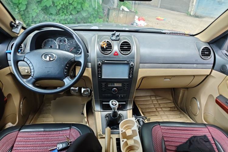 Used Haval H5 Classic 2012 European-style Edition 2.0L Two-Wheel Drive Luxury Model Center Console
