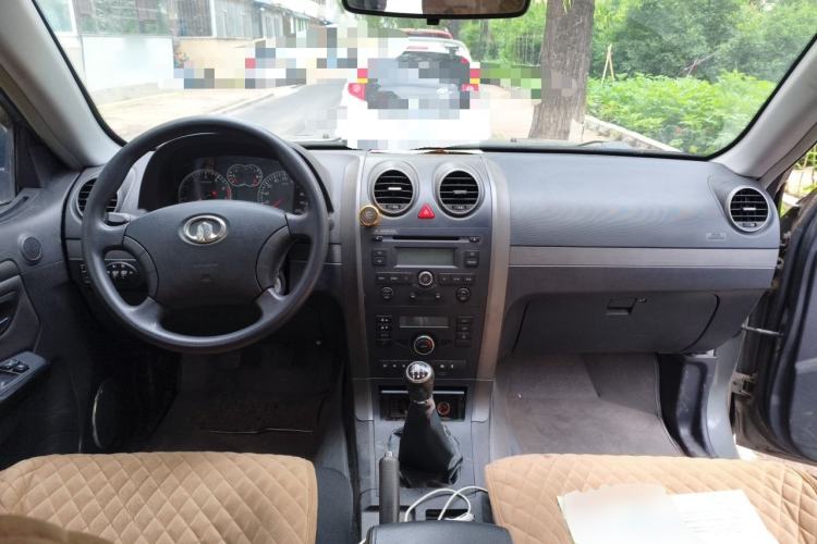 Used Haval H5 Classic 2012 Zhizun Edition 2.0L Four-Wheel Drive Luxury Model Center Console
