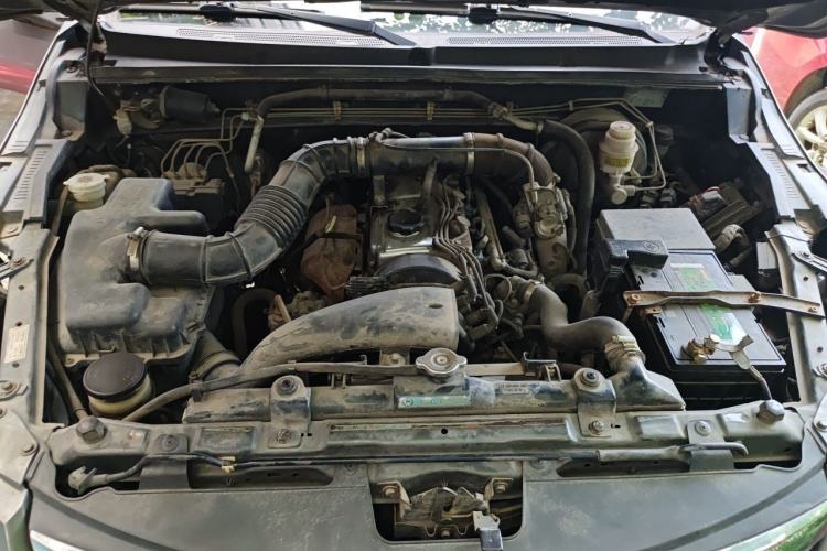Used Haval H5 Classic 2012 European-style Edition 2.0L Two-Wheel Drive Luxury Model Engine Bay