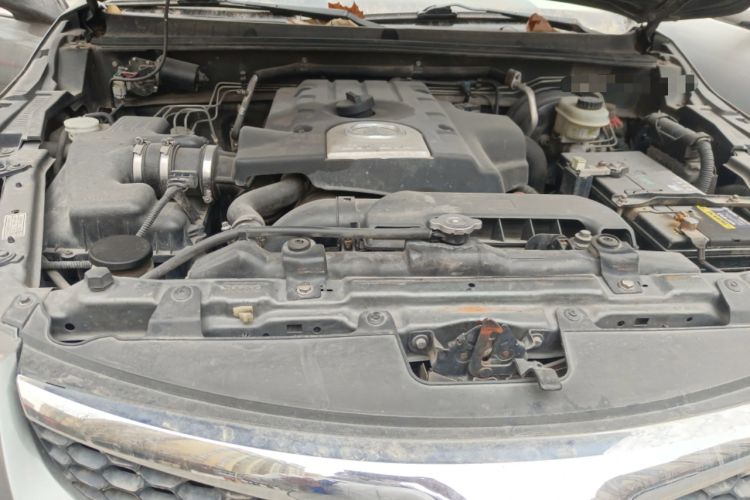 Used Haval H5 Classic 2012 European-style Version Green Quiet 2.0T Manual Two-Wheel Drive Comfort Model Engine Bay