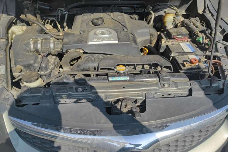 Used Haval H5 Classic 2012 European-style Model Green & Quiet 2.0T Manual 4x4 Comfort Version Engine Bay