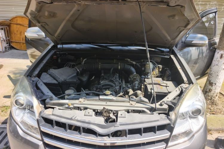 Used Haval H5 Classic 2012 Zhizun Edition 2.0L Two-Wheel Drive Navigation Model Engine Bay