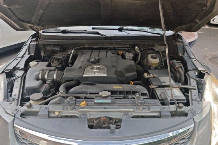 Used Haval H5 Classic 2012 ZhiZun Edition Green & Quiet 2.0T Automatic Two-Wheel Drive Luxury Model Engine Bay