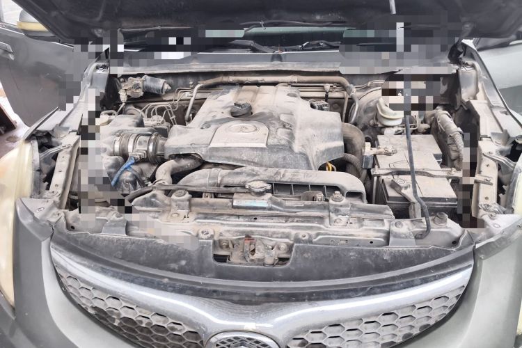 Used Haval H5 Classic 2012 European-style Version Green Quiet 2.0T Manual Two-Wheel Drive Comfort Model Engine Bay