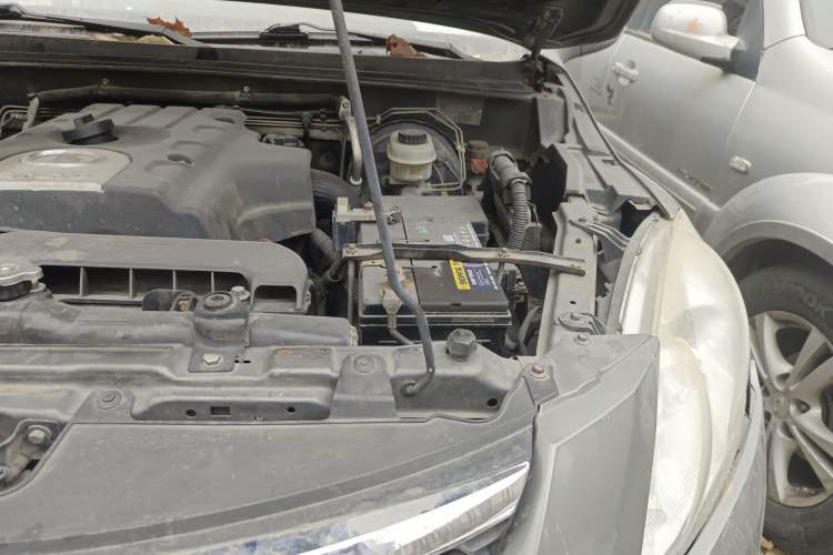Used Haval H5 Classic 2012 European-style Version Green Quiet 2.0T Manual Two-Wheel Drive Comfort Model Engine Bay Left