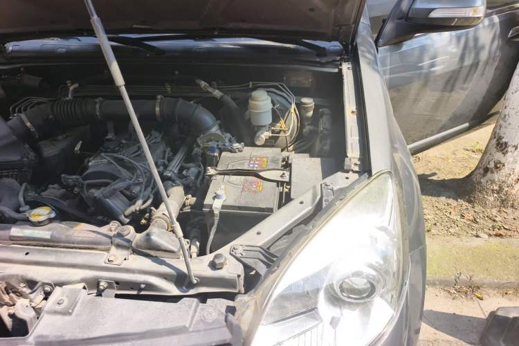 Used Haval H5 Classic 2012 Zhizun Edition 2.0L Two-Wheel Drive Navigation Model Engine Bay Left