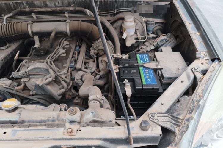 Used Haval H5 Classic 2012 Zhizun Edition 2.0L Four-Wheel Drive Luxury Model Engine Bay Left