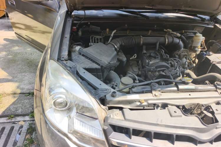 Used Haval H5 Classic 2012 Zhizun Edition 2.0L Two-Wheel Drive Navigation Model Engine Bay Right