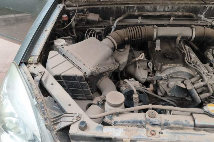 Used Haval H5 Classic 2012 Zhizun Edition 2.0L Four-Wheel Drive Luxury Model Engine Bay Right