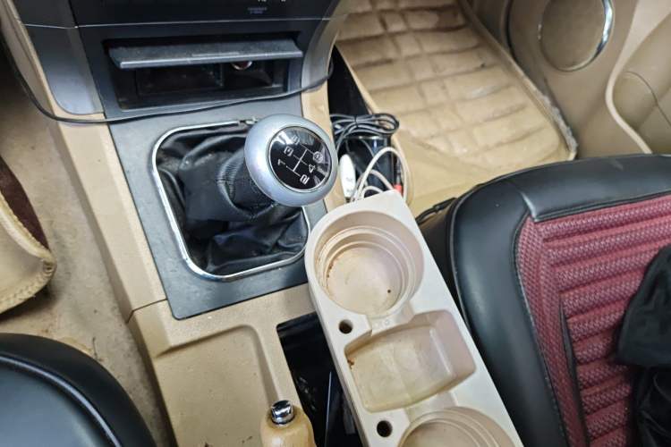 Used Haval H5 Classic 2012 European-style Edition 2.0L Two-Wheel Drive Luxury Model Gear Lever