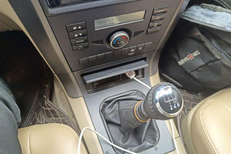 Used Haval H5 Classic 2012 European-style Version Green Quiet 2.0T Manual Two-Wheel Drive Comfort Model Gear Lever