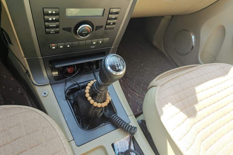 Used Haval H5 Classic 2012 European-style Model Green & Quiet 2.0T Manual 4x4 Comfort Version Gear Lever