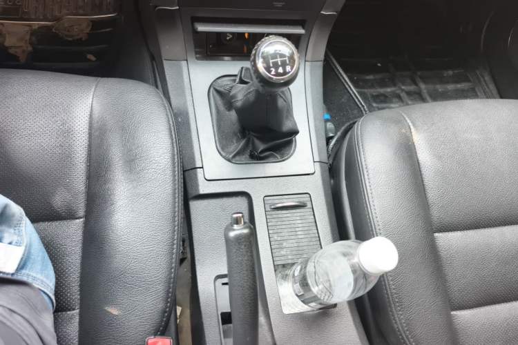 Used Haval H5 Classic 2012 Zhizun Edition 2.0L Two-Wheel Drive Navigation Model Gear Lever