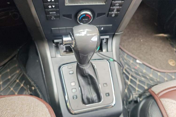 Used Haval H5 Classic 2012 ZhiZun Edition Green & Quiet 2.0T Automatic Two-Wheel Drive Luxury Model Gear Lever