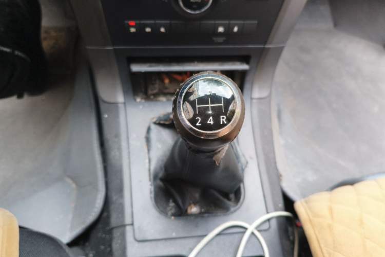 Used Haval H5 Classic 2012 Zhizun Edition 2.0L Four-Wheel Drive Luxury Model Gear Lever