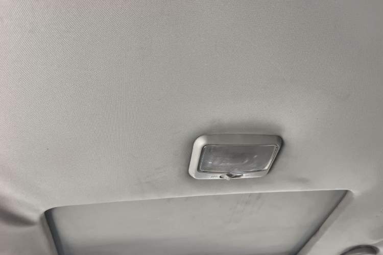 Used Haval H5 Classic 2012 Zhizun Edition 2.0L Two-Wheel Drive Navigation Model Headliner
