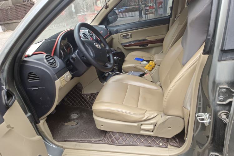 Used Haval H5 Classic 2012 European-style Version Green Quiet 2.0T Manual Two-Wheel Drive Comfort Model Left Front Seat