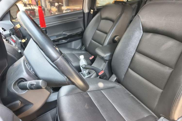 Used Haval H5 Classic 2012 Zhizun Edition 2.0L Two-Wheel Drive Navigation Model Left Front Seat
