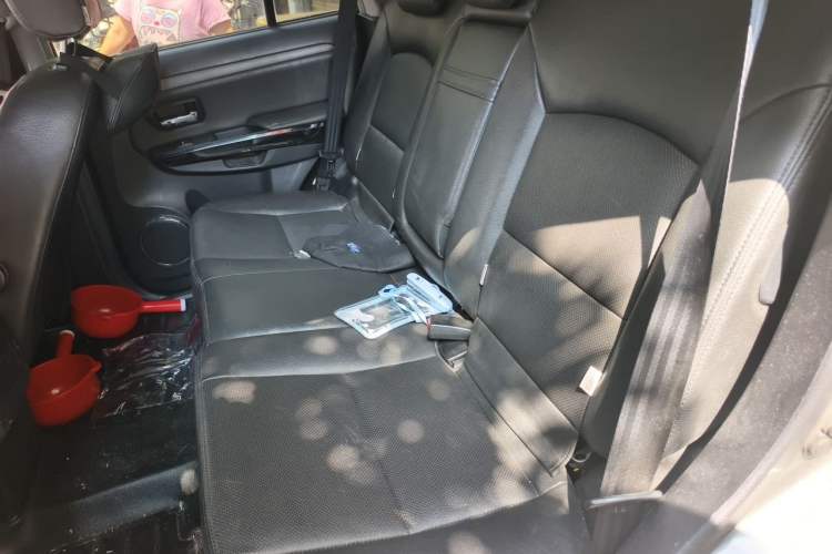 Used Haval H5 Classic 2012 Zhizun Edition 2.0L Two-Wheel Drive Navigation Model Left Rear Seat