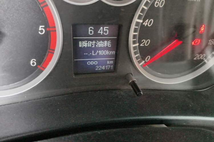 Used Haval H5 Classic 2012 European-style Version Green Quiet 2.0T Manual Two-Wheel Drive Comfort Model Odometer Close Up