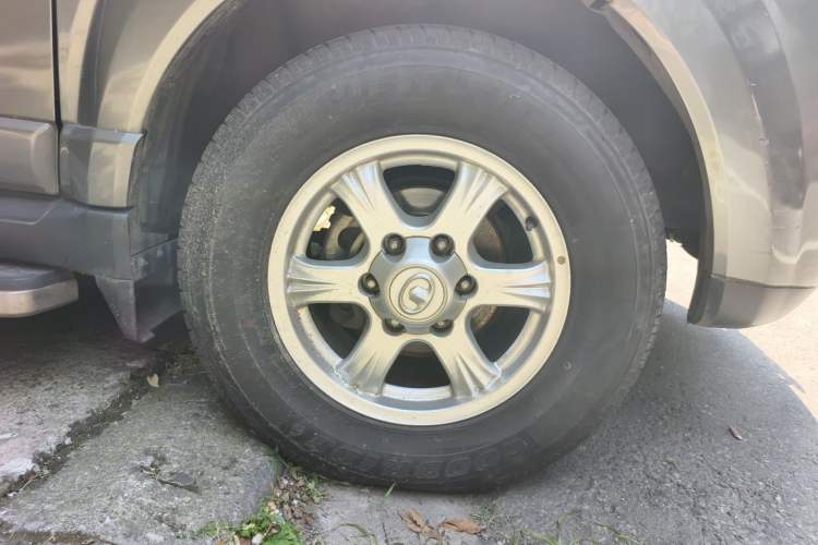 Used Haval H5 Classic 2012 Zhizun Edition 2.0L Two-Wheel Drive Navigation Model Right Front Wheel Hub