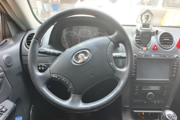 Used Haval H5 Classic 2012 Zhizun Edition 2.0L Two-Wheel Drive Navigation Model Steering Wheel