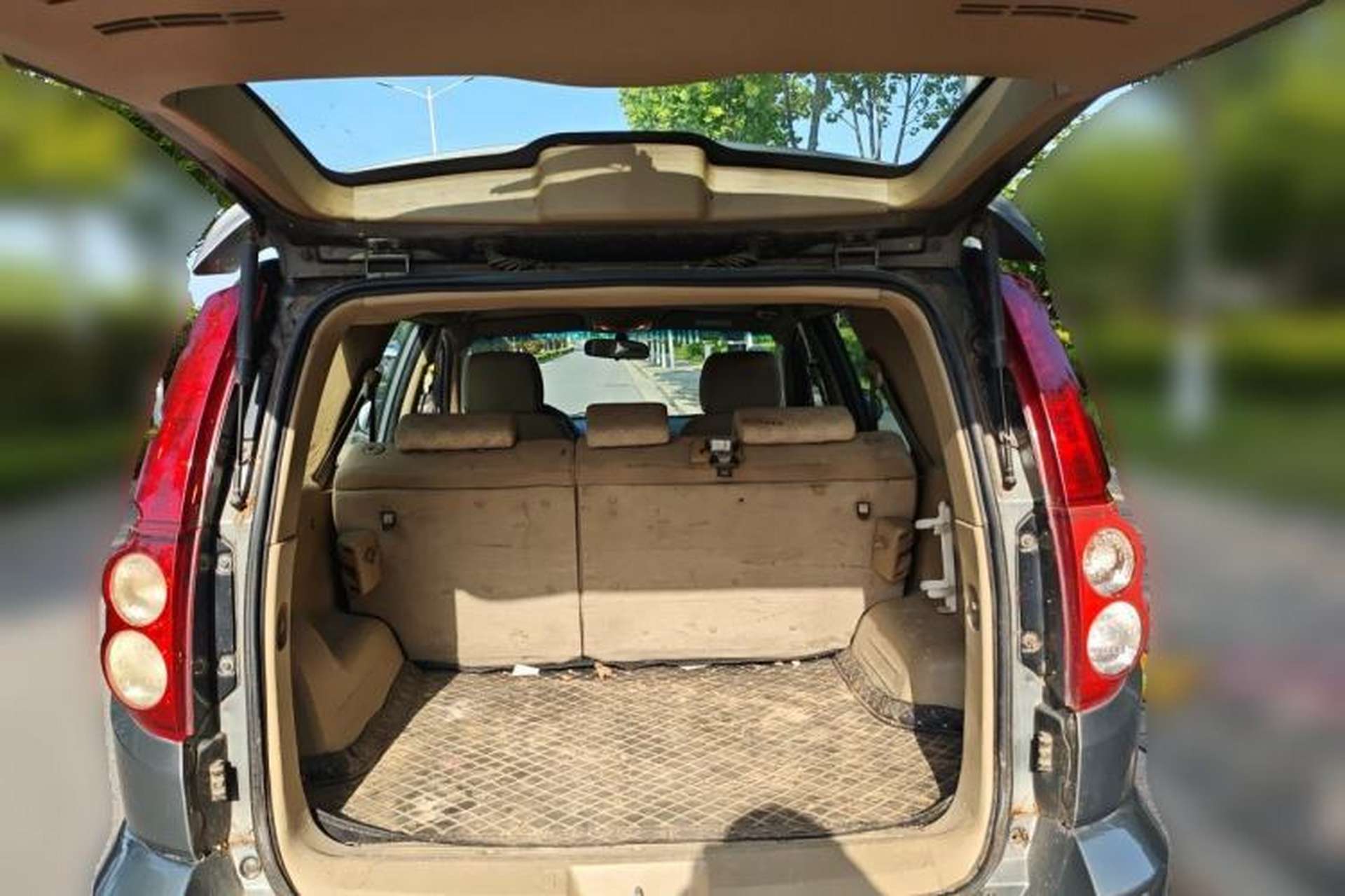 Used Haval H5 Classic 2012 European-style Edition 2.0L Two-Wheel Drive Luxury Model Trunk