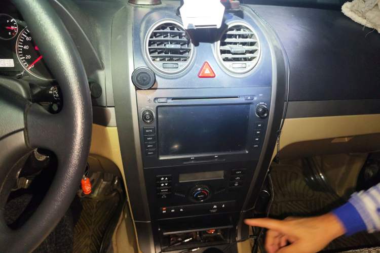 Used Haval H5 Classic 2012 European-style Edition 2.4L Four-Wheel Drive Comfort Model Audio And AC Panel