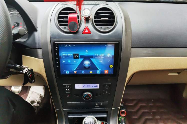 Used Haval H5 Classic 2012 European-style Version Green Quiet 2.0T Manual Two-Wheel Drive Comfort Model Audio And AC Panel