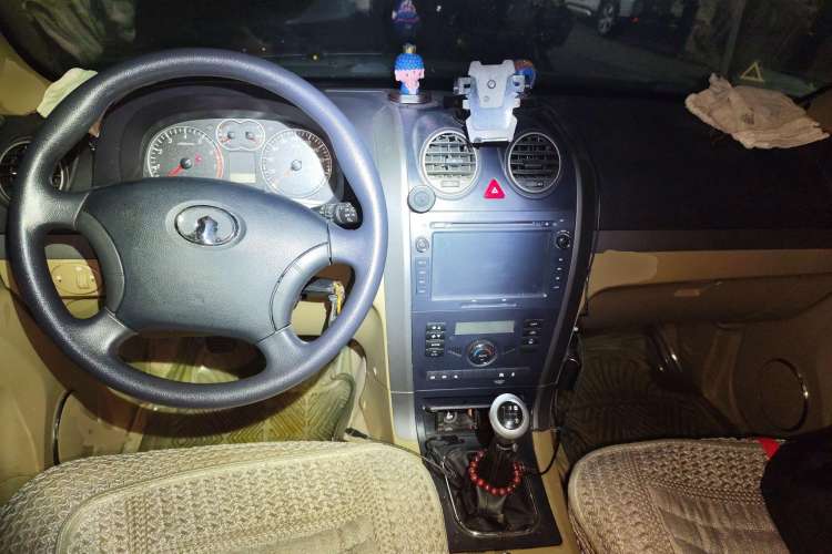 Used Haval H5 Classic 2012 European-style Edition 2.4L Four-Wheel Drive Comfort Model Center Console