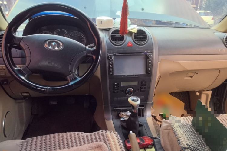 Used Haval H5 Classic 2012 European-style Edition 2.0L Two-Wheel Drive Luxury Model Center Console