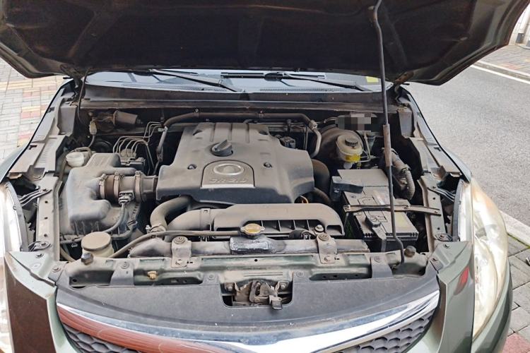 Used Haval H5 Classic 2012 European-style Version Green Quiet 2.0T Manual Two-Wheel Drive Comfort Model Engine Bay