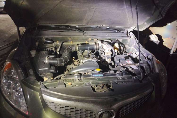 Used Haval H5 Classic 2012 European-style Edition 2.4L Four-Wheel Drive Comfort Model Engine Bay