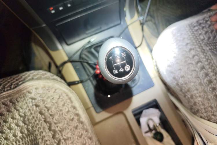 Used Haval H5 Classic 2012 European-style Edition 2.4L Four-Wheel Drive Comfort Model Gear Lever
