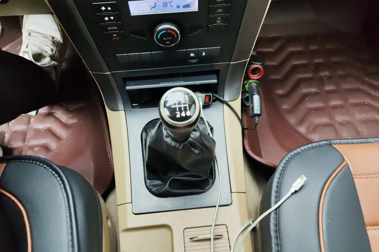 Used Haval H5 Classic 2012 European-style Version Green Quiet 2.0T Manual Two-Wheel Drive Comfort Model Gear Lever
