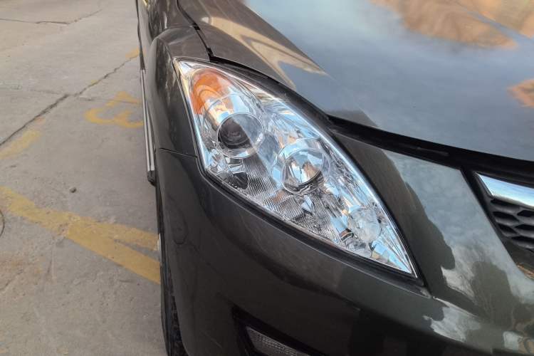 Used Haval H5 Classic 2012 European-style Edition 2.0L Two-Wheel Drive Luxury Model Right Front Headlight