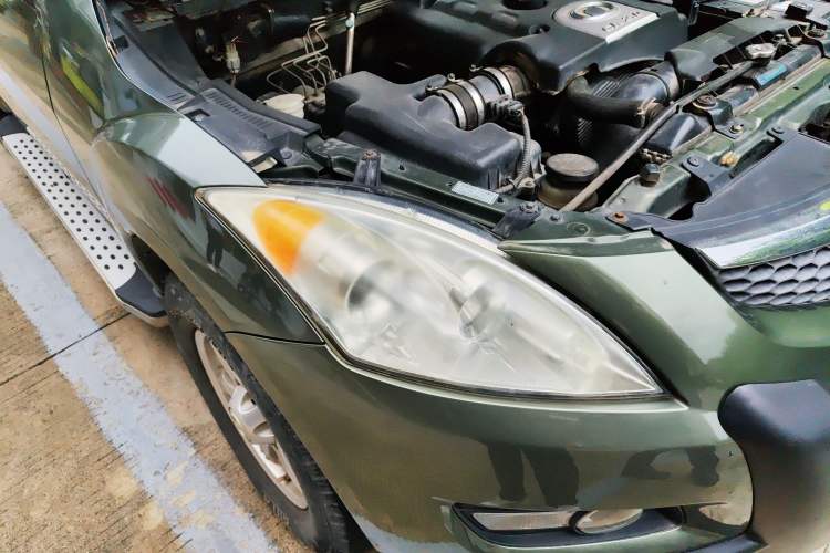 Used Haval H5 Classic 2012 European-style Version Green Quiet 2.0T Manual Two-Wheel Drive Comfort Model Right Front Headlight