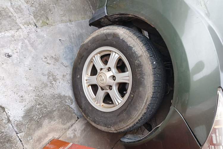 Used Haval H5 Classic 2012 European-style Version Green Quiet 2.0T Manual Two-Wheel Drive Comfort Model Right Front Wheel Hub