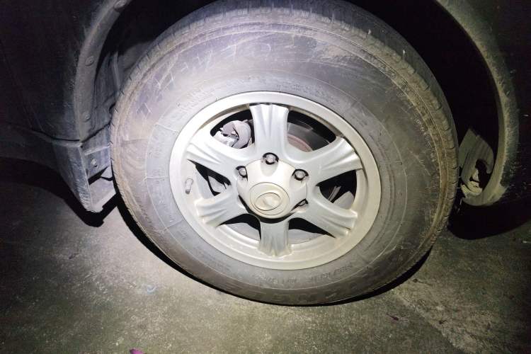 Used Haval H5 Classic 2012 European-style Edition 2.4L Four-Wheel Drive Comfort Model Right Front Wheel Hub